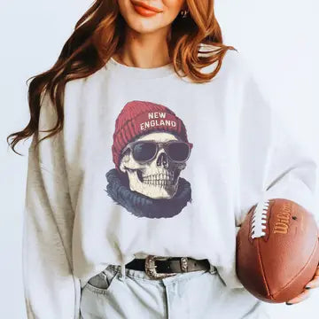 New England Skull Sweater in white